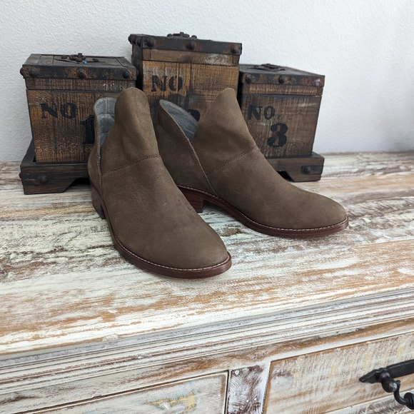 NWOT Eileen Fisher Suede Bootie Brown Size 8.5 - Picture 2 of 9